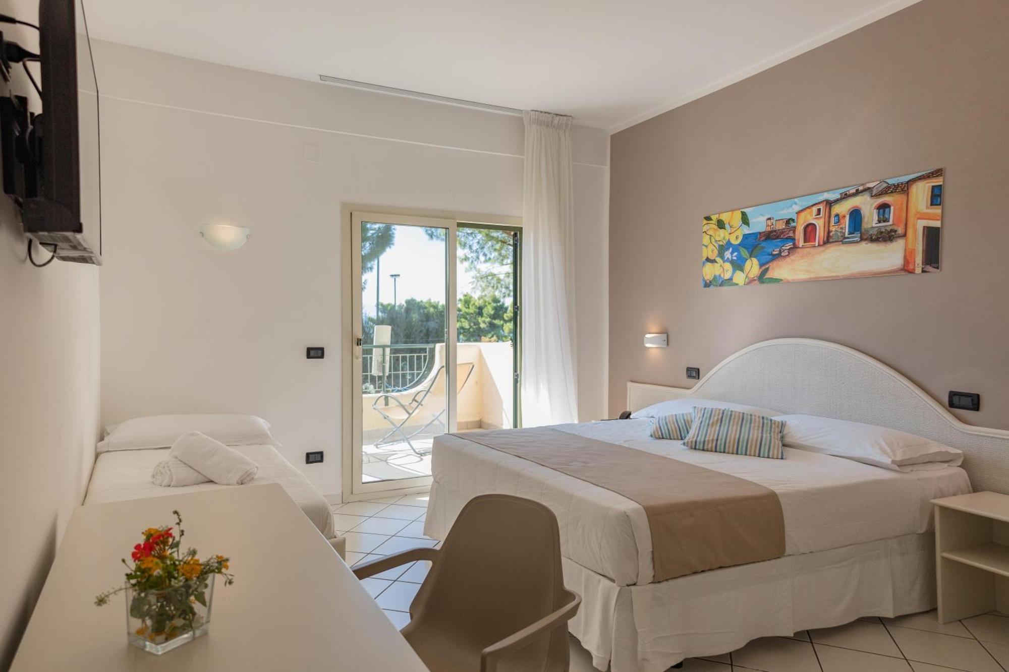 Cdshotels Terrasini - Citta Del Mare Bagian luar foto